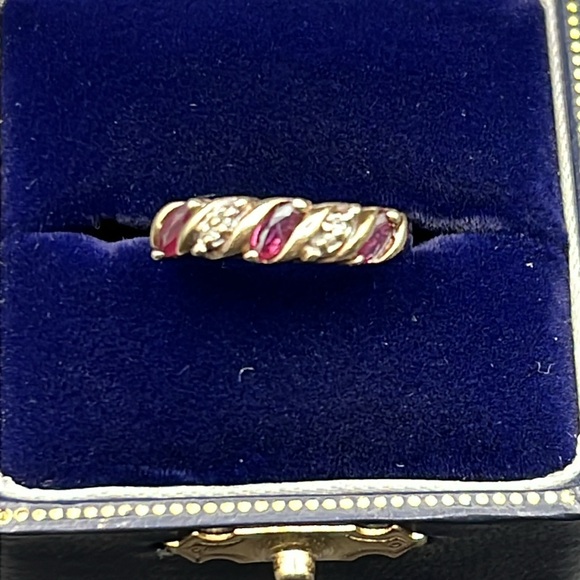 10kt Yellow Gold Garnet Diamond Ring - Picture 6 of 8